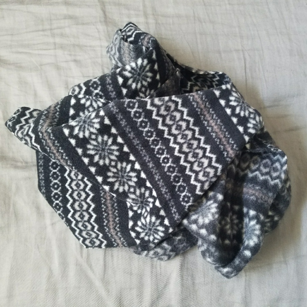 **MOVING SALE** Old Navy Fleece Circle Scarf